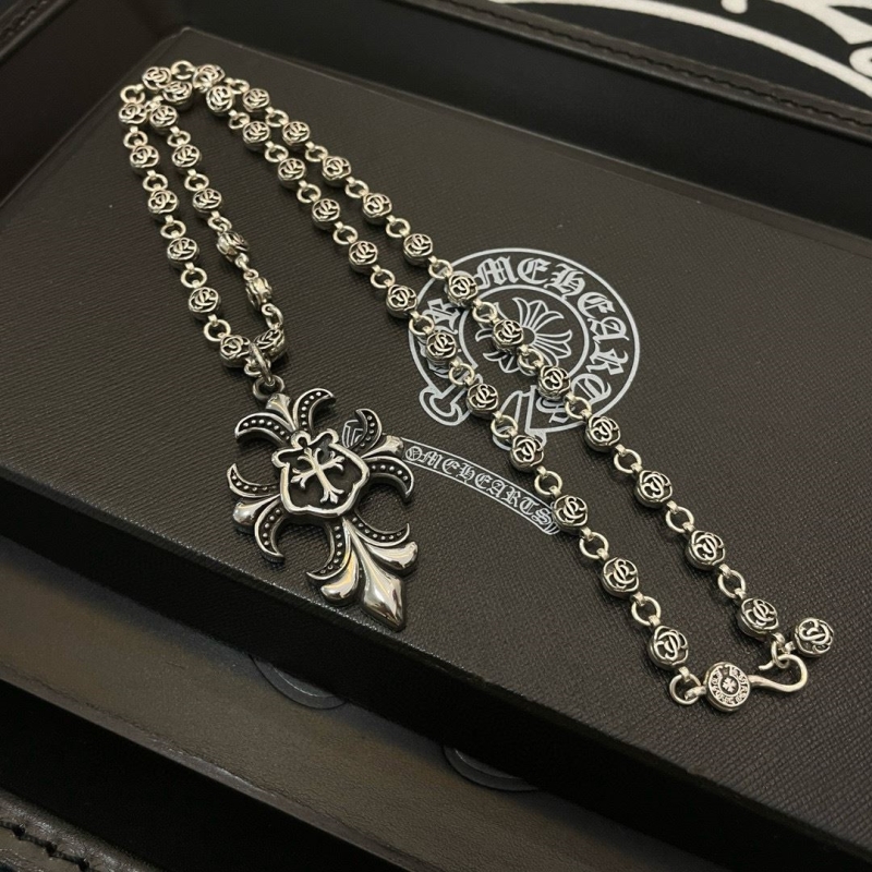 Ch*0me He**ts necklaces